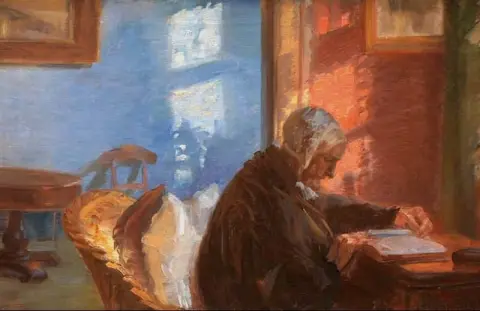 De moeder van de schilder, mevrouw Br. Ndum, in de blauwe zitkamer