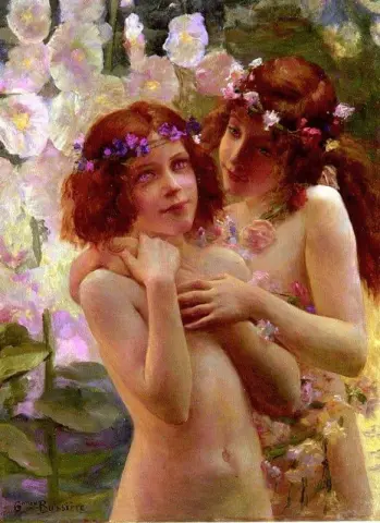 طفلان مع تيجان من الزهور