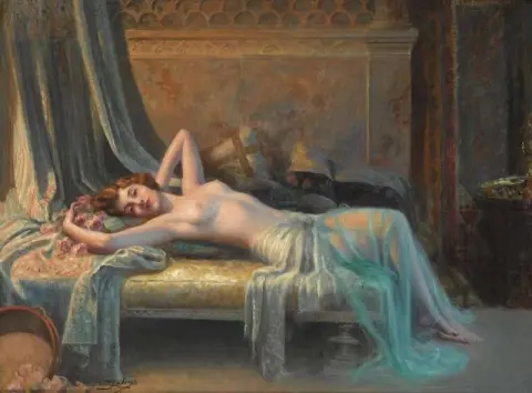 Desnuda Acostada con Ramo de Rosas