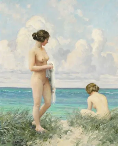 Zwei junge Frauen am Strand