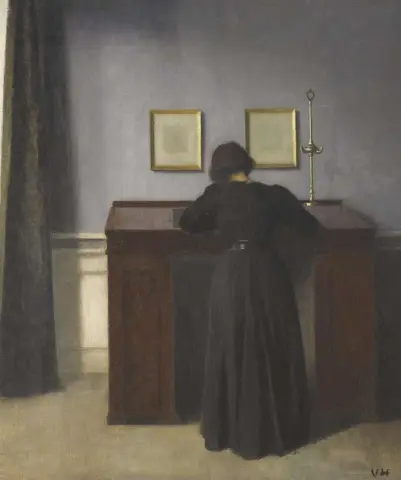 Ida staat aan een bureau, 1900