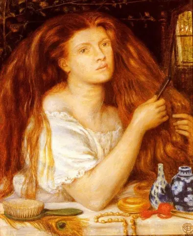 Mujer peinándose