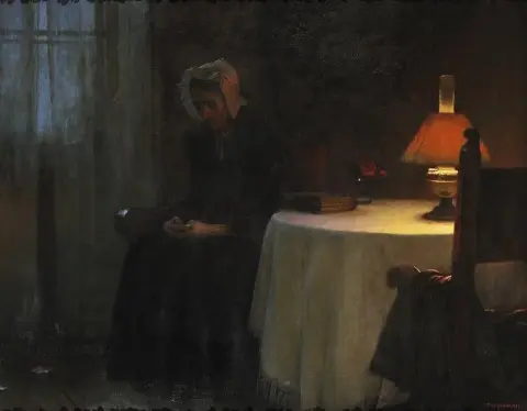 Zittende oude vrouw in het interieur