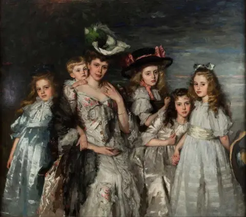 Aleida Van Ogtrop-hanlo With Her Children