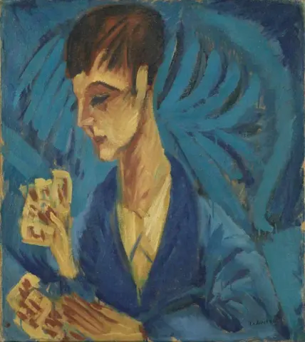 Niño jugando a las cartas