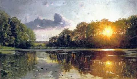 Sonnenuntergang über einem Waldsee